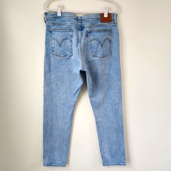Levi's Wedgie Icon Fit Ankle Jeans Light Wash Size 32 - Picture 3 of 9